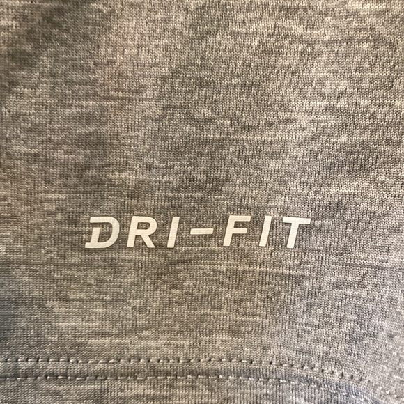 Nike - Dry Fit - T-Shirt - Medium - Picture 4 of 4
